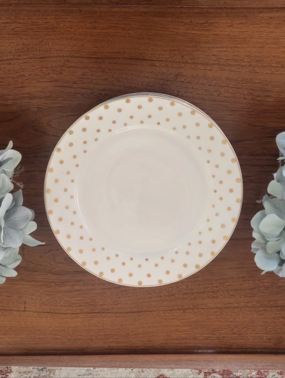 10 White Dinner Plate with Gold Polka Dots - Elegant Home Dining